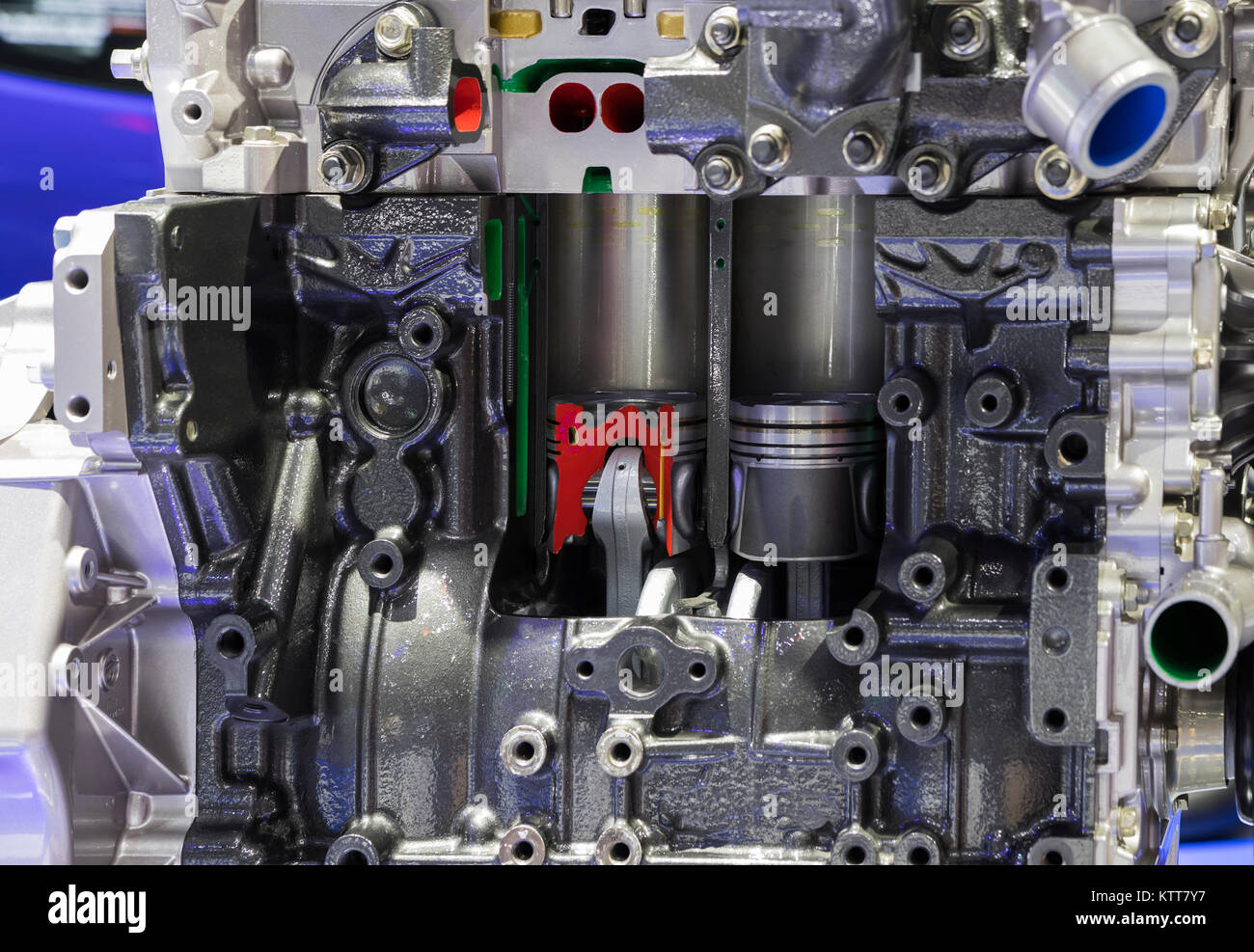 Piston engine cross section hires stock photography and images Alamy
