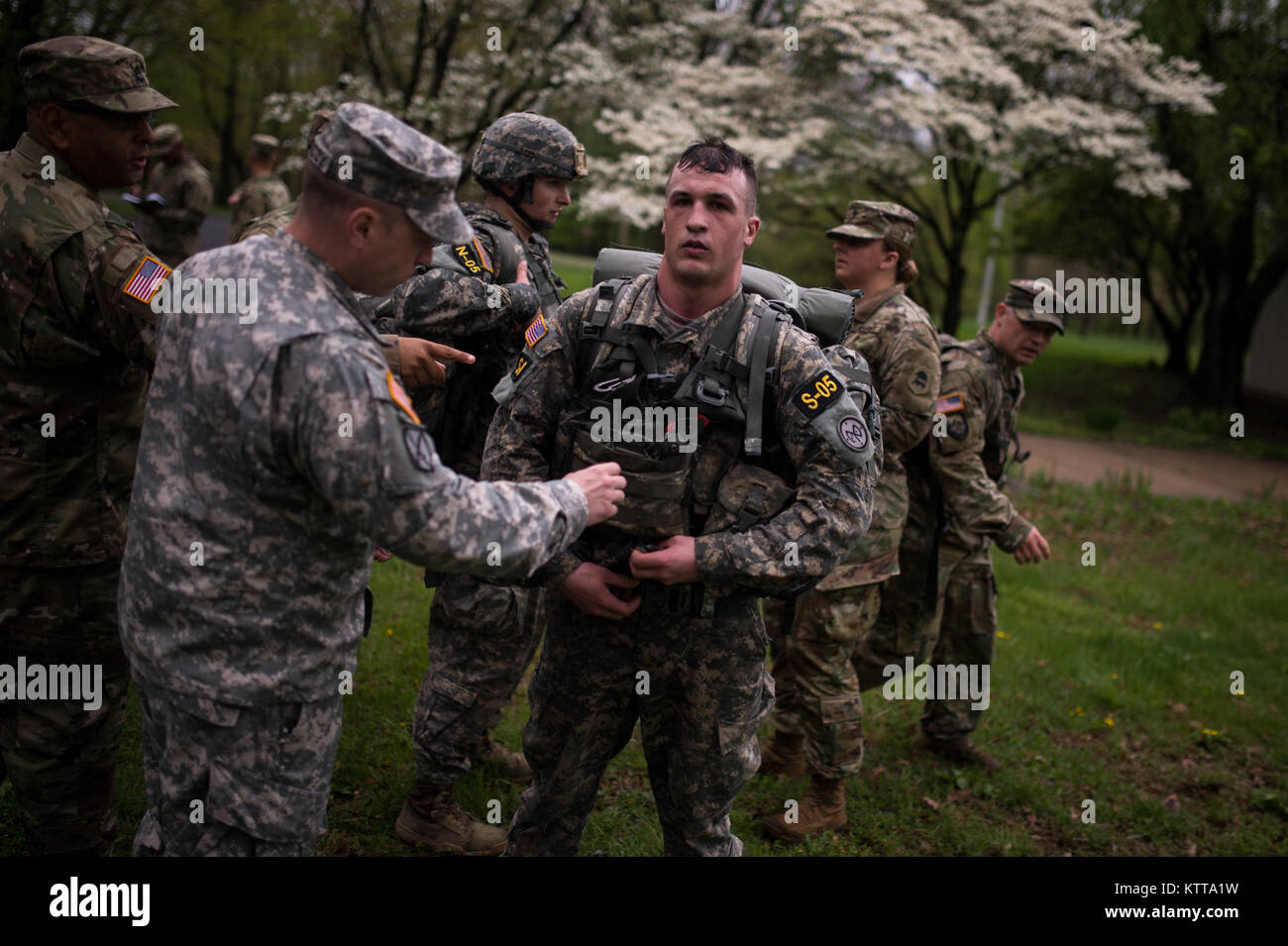 New York National Guard Soldier Staff Sgt. Matthew Melendez drops his ...