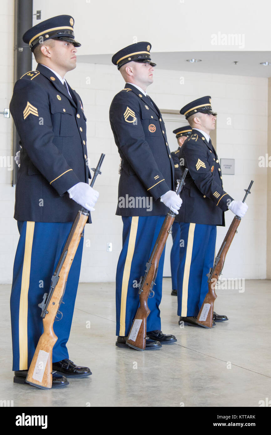 Military funeral honors hi-res stock photography and images - Alamy