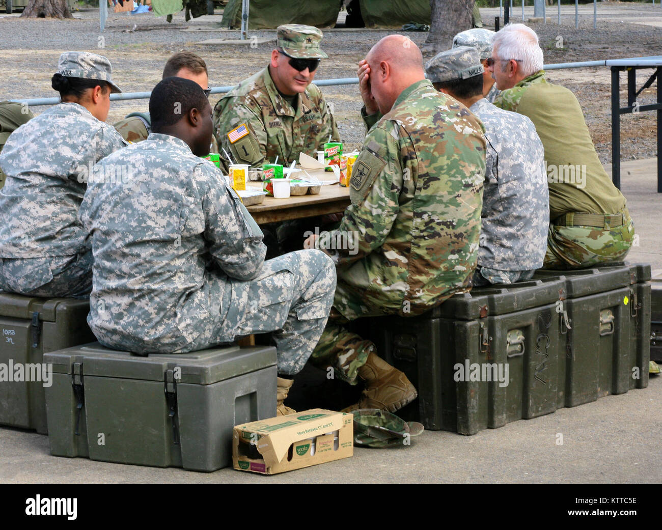 SHOALWATER BAY, Queensland, Australia – Brig. Gen. Joseph Biehler, the 42nd Infantry Division deputy commander takes time out of his busy schedule to eat chow with 27th Infantry Brigade Combat Team Soldiers during a tour of camp Samuel Hill during Combined Exercise Talisman Saber, July 18. More than 700 Soldiers from the 27th IBCT traveled to Australia to participate in the week-long exercise. (U.S. Army National Guard photo by Sgt. Alexander Rector) Stock Photo
