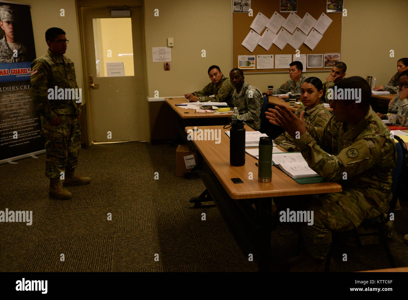 Teaching Methods Army National army soldier teaches class hi-res stock photography and images ...