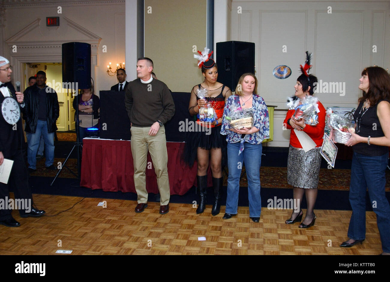 U.S. Army National Guard personnel daily duties and life. Working ...