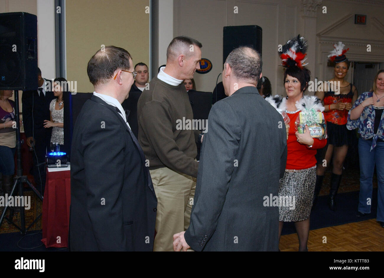 U.S. Army National Guard personnel daily duties and life. Working ...