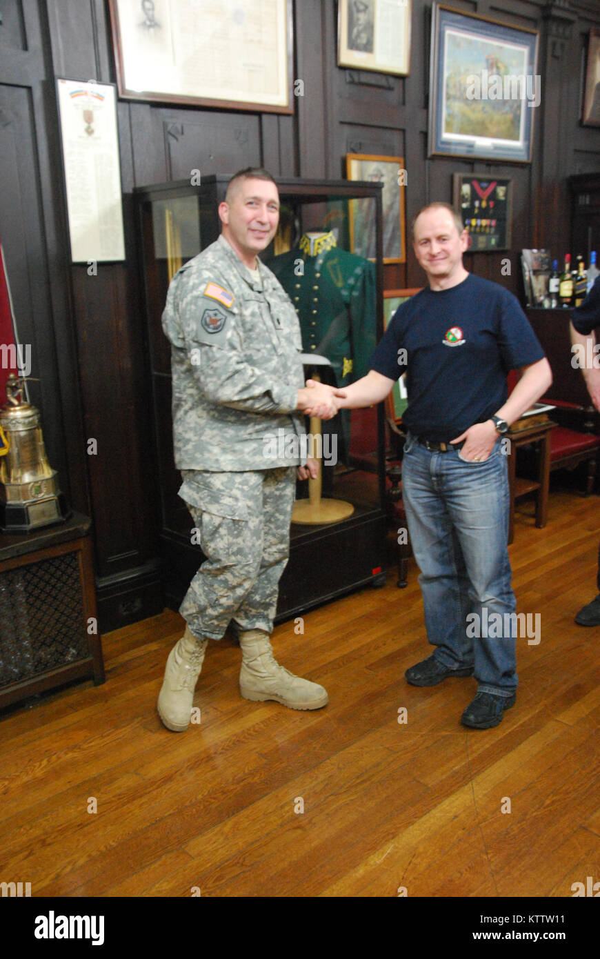 U.S. Army National Guard personnel daily duties and life. Working ...