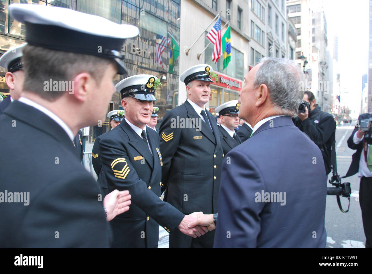 U.S. Army National Guard personnel daily duties and life. Working ...