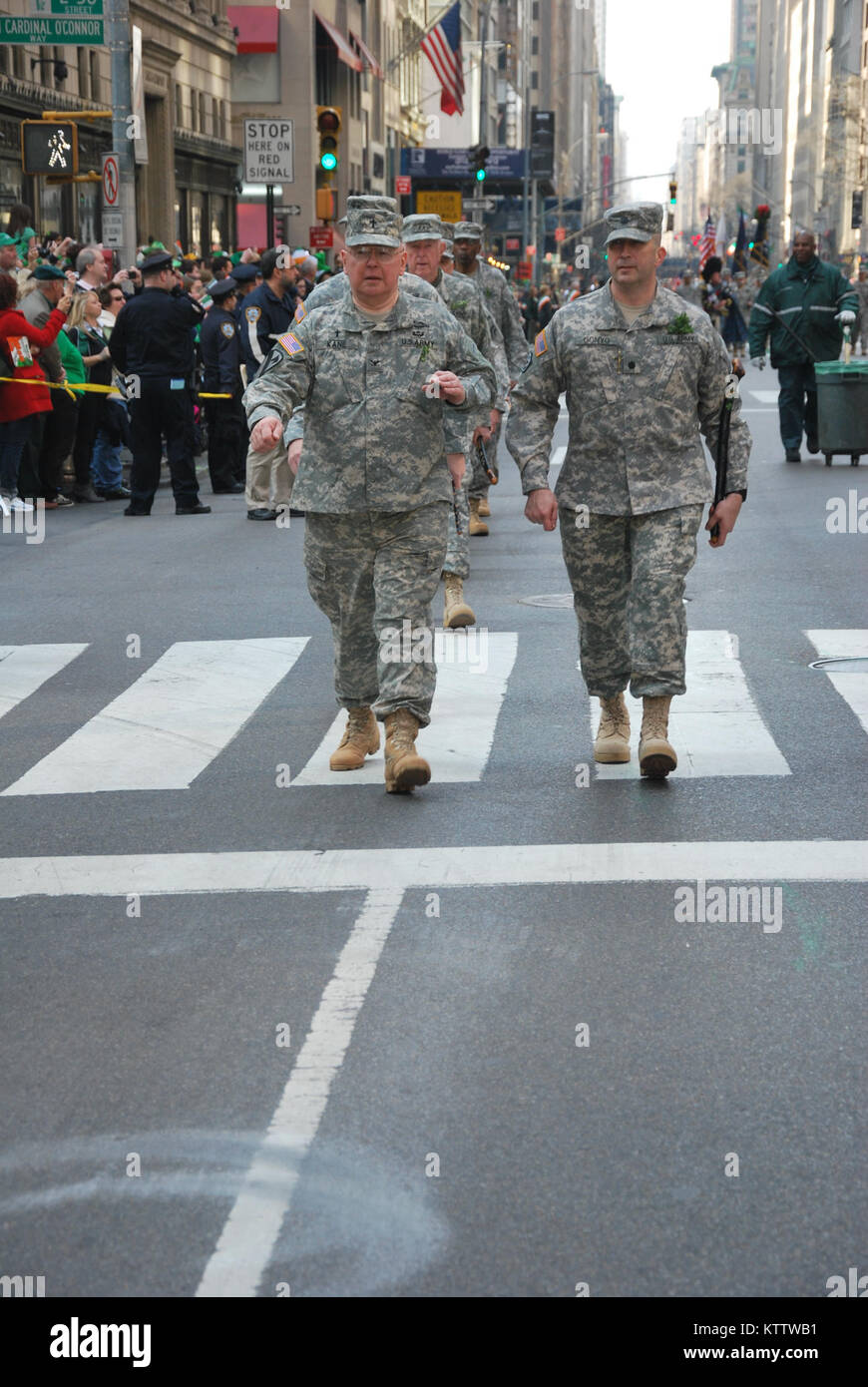 U.S. Army National Guard personnel daily duties and life. Working ...