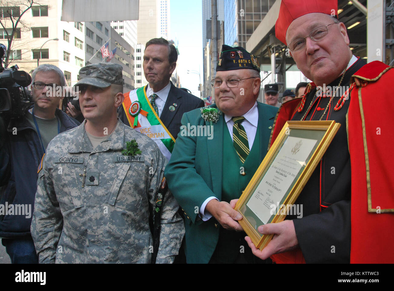 U.S. Army National Guard personnel daily duties and life. Working ...