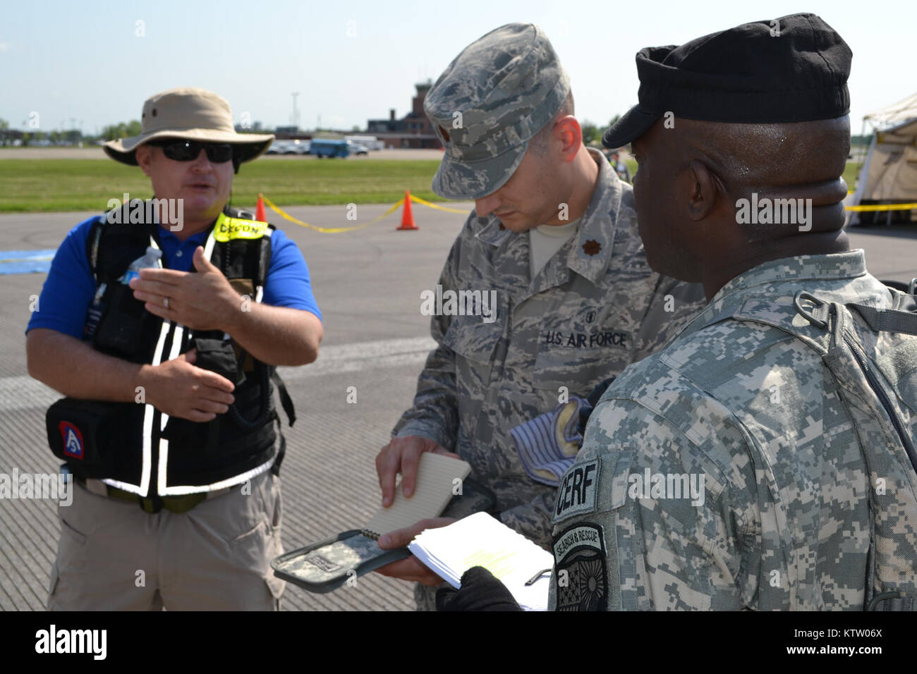U.S. Army National Guard personnel daily duties and life. Working ...