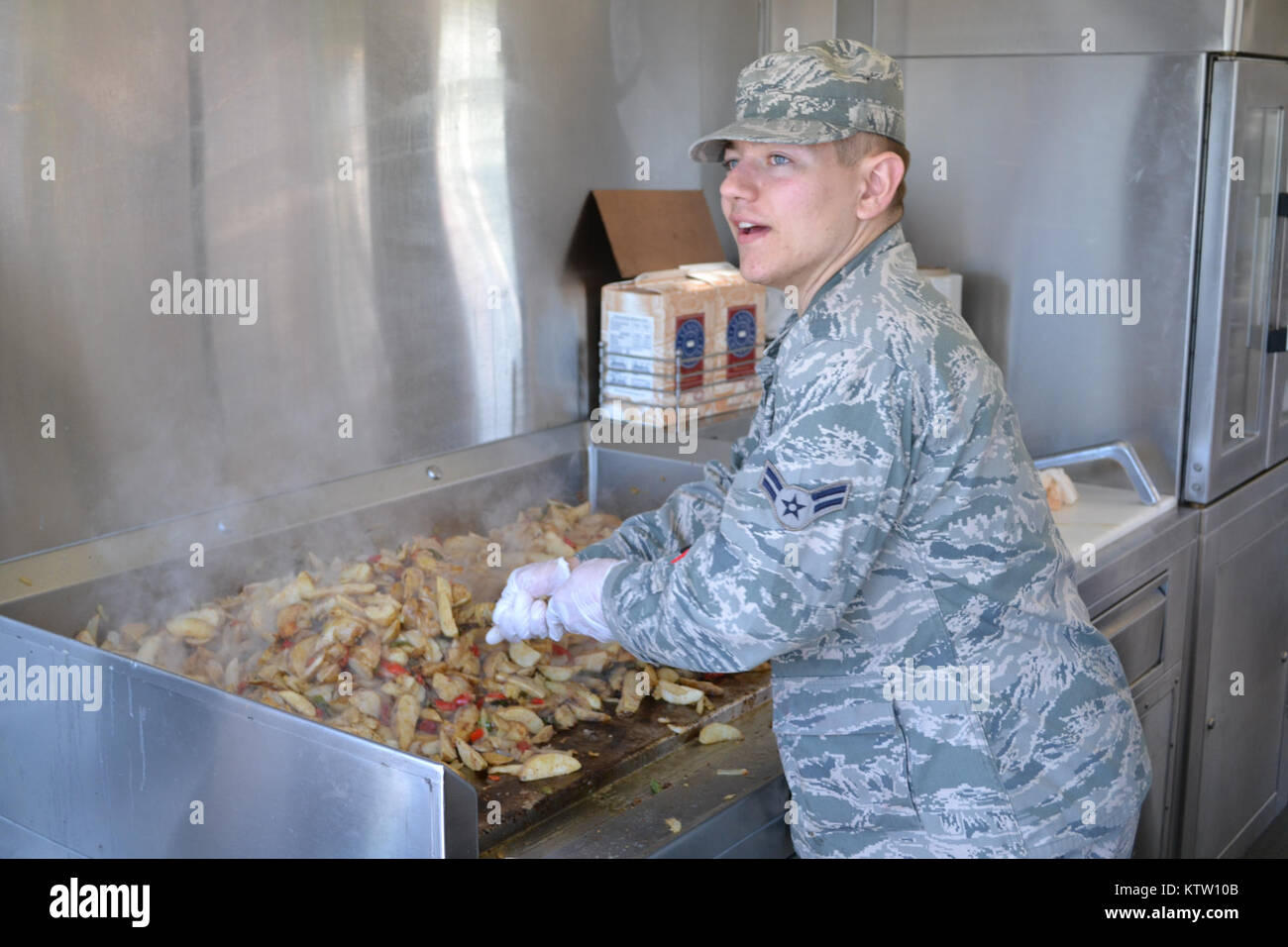 U.S. Army National Guard personnel daily duties and life. Working ...