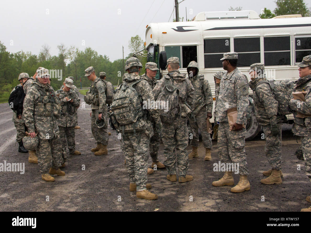 U.S. Army National Guard personnel daily duties and life. Working ...