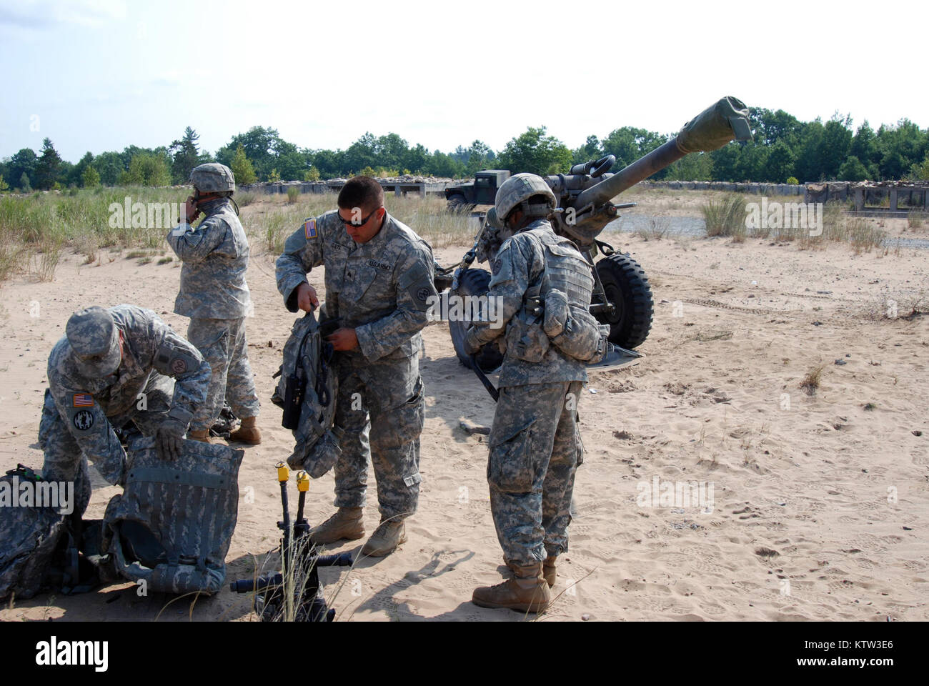 Soldiers from Headquartes and Headquarters Battery, 258th Field