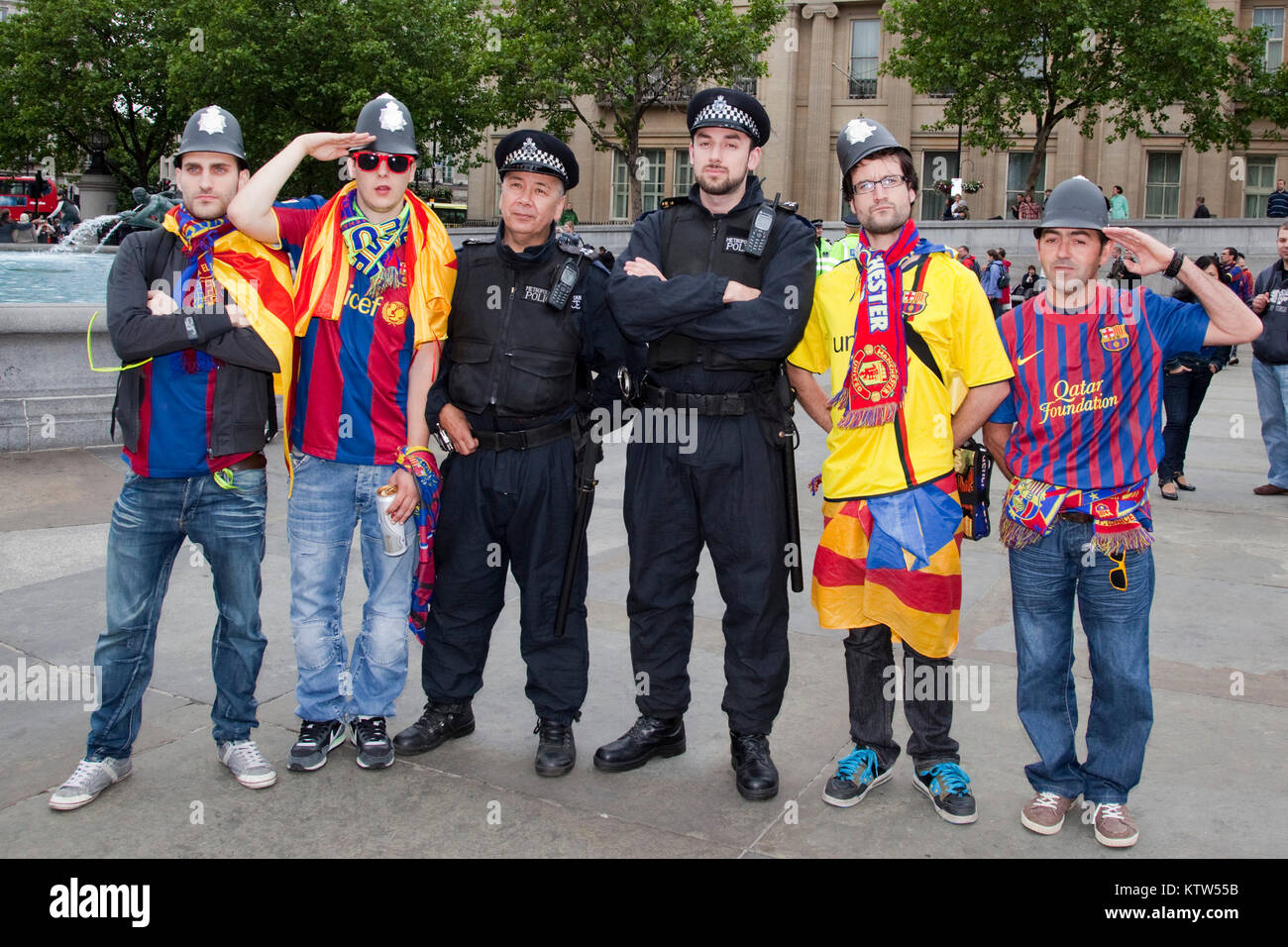 Friendly Barca fans in Trafalgar Square posing with police officers before the kick-off of the Champions League Final between FC Barcelona and Manchester United. Stock Photo