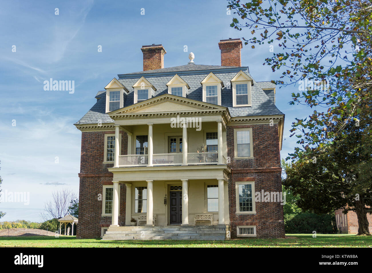 Shirley Plantation main residence along the James River Stock Photo Alamy