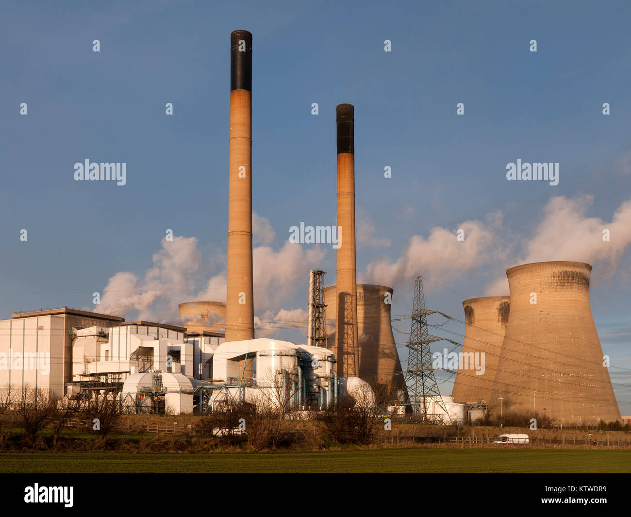 Ferrybridge Coal Fired Power Station,Yorkshire, England, UK Stock Photo ...