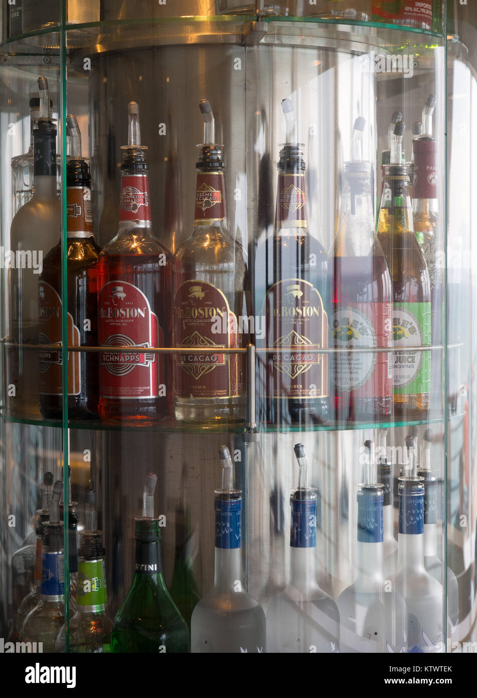 Liquor cabinet hi-res stock photography and images - Alamy