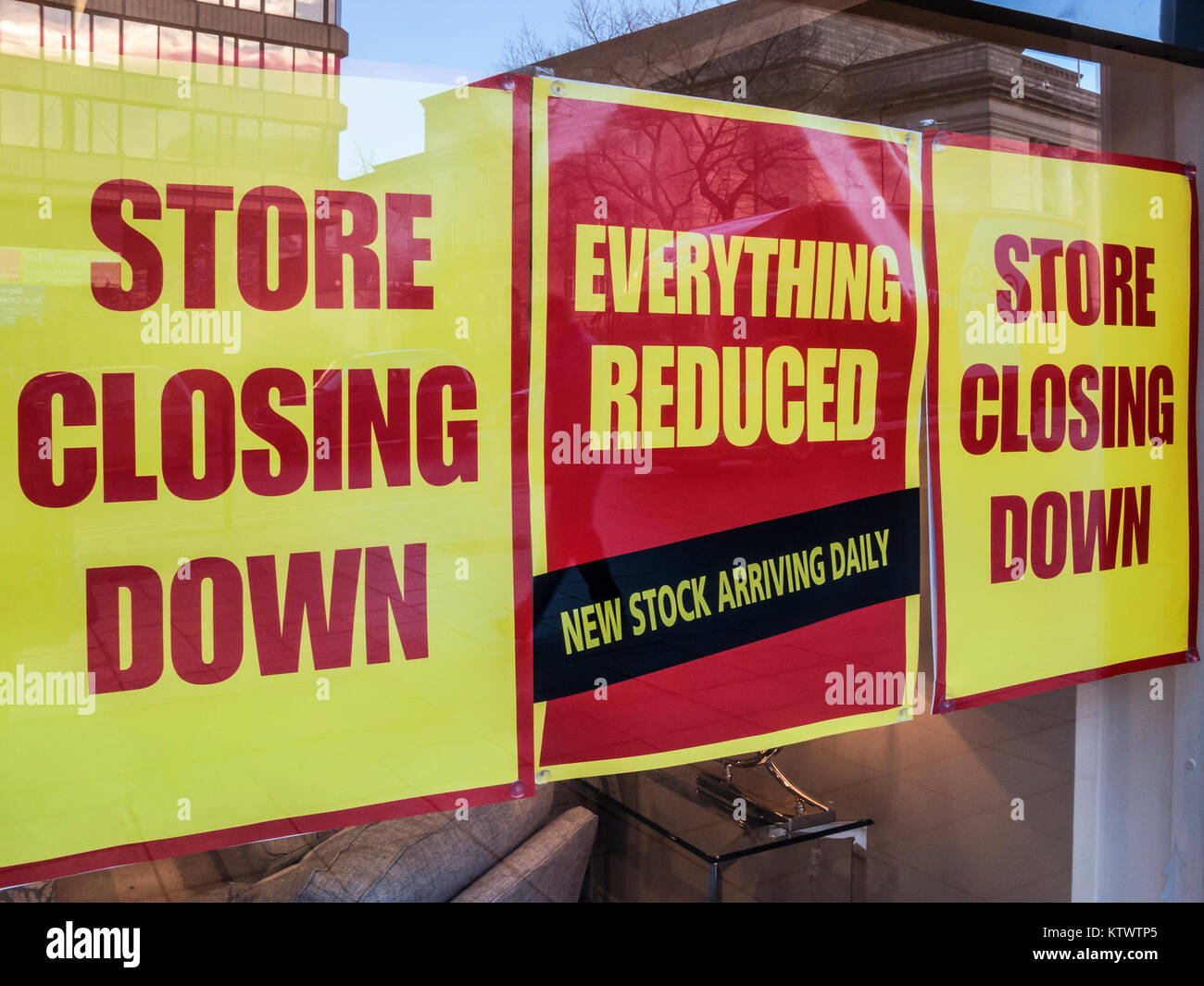Store closing poster hires stock photography and images Alamy