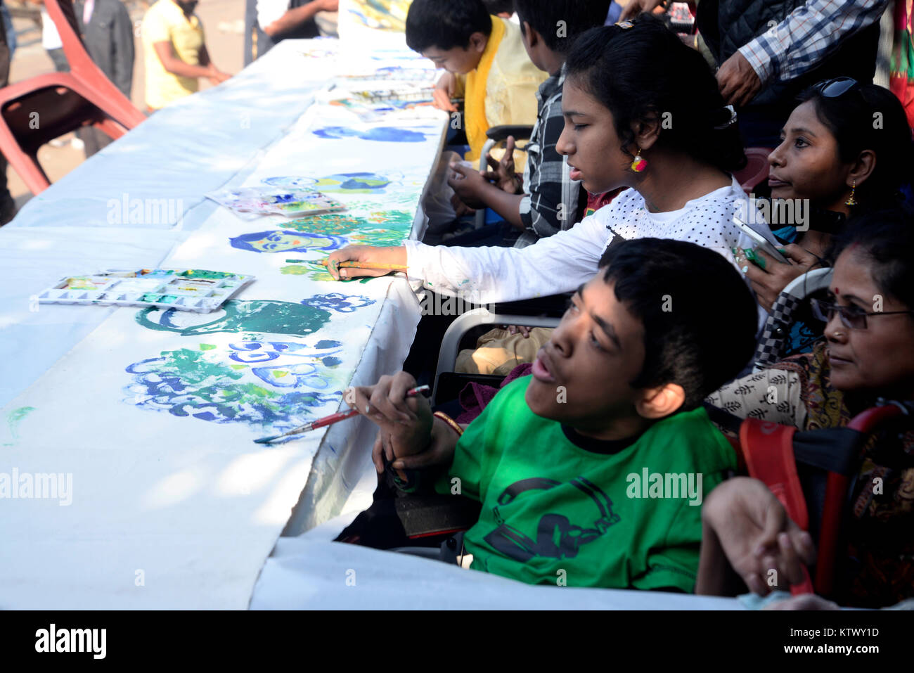 Kolkata, India. 27th Dec, 2017. Differently able children take part in a 50 ft greeting card painting themed Kanyashree on December 27, 2017 in Kolkata. Kanyashree Prakalpa is an initiative taken by the Government of West Bengal to improve life and the status of the girls by helping economically backward families with cash so that families do not arrange the marriage of their girl child before eighteen years because of economic problem. Credit: Saikat Paul/Pacific Press/Alamy Live News Stock Photo