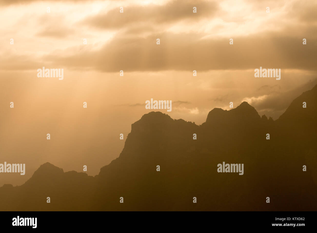 Mountains jagged peaks hi-res stock photography and images - Alamy
