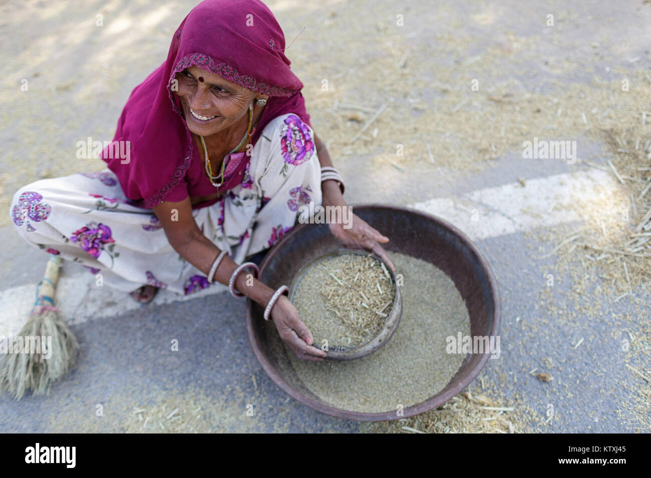 Separating grain hi-res stock photography and images - Alamy