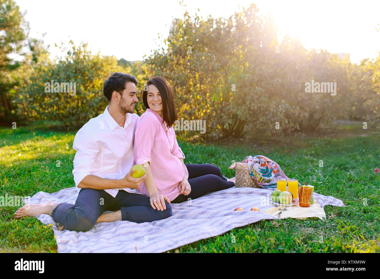Young Couple in The Park Outdoors having a picnic Stock Photo - Alamy