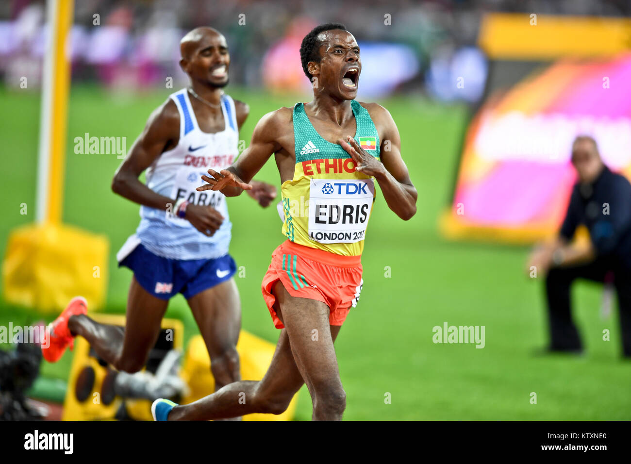 Muktar Edris (Ethiopia) wins the 5000m men Gold Medal, leaving Mo Farah (Great Britain) in second place - IAAF World Championships London 2017 Stock Photo
