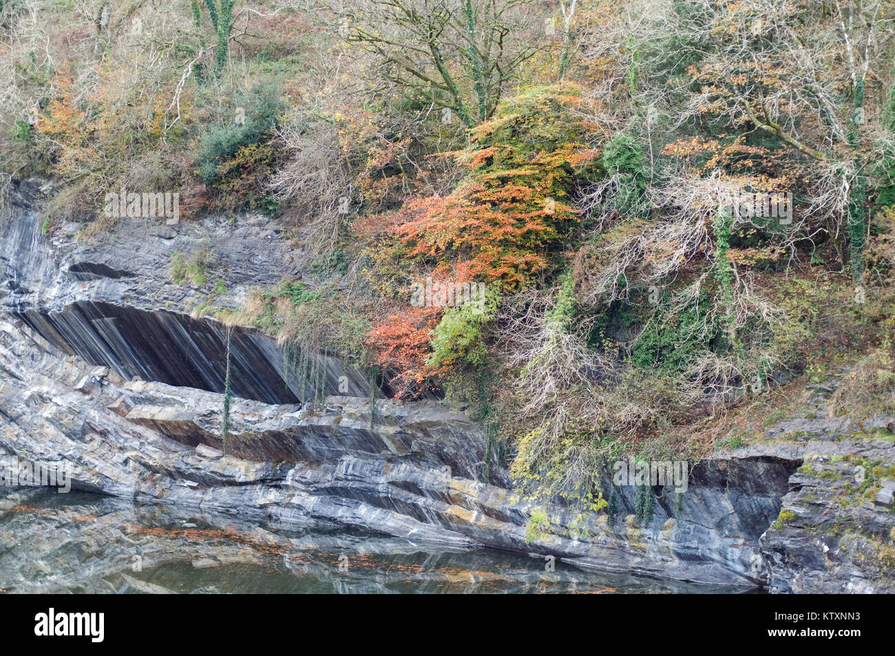 Meldon Quarry lake and remarkable shelf of rock Stock Photo Alamy
