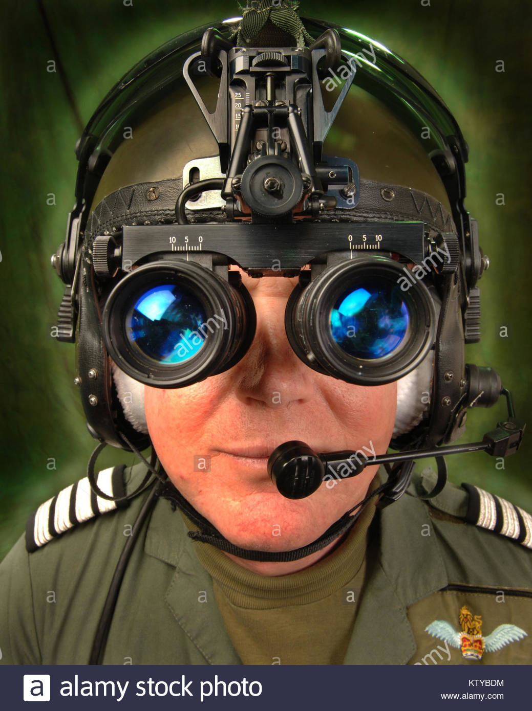 Night Vision Goggles Pilot Stock Photos & Night Vision Goggles Pilot