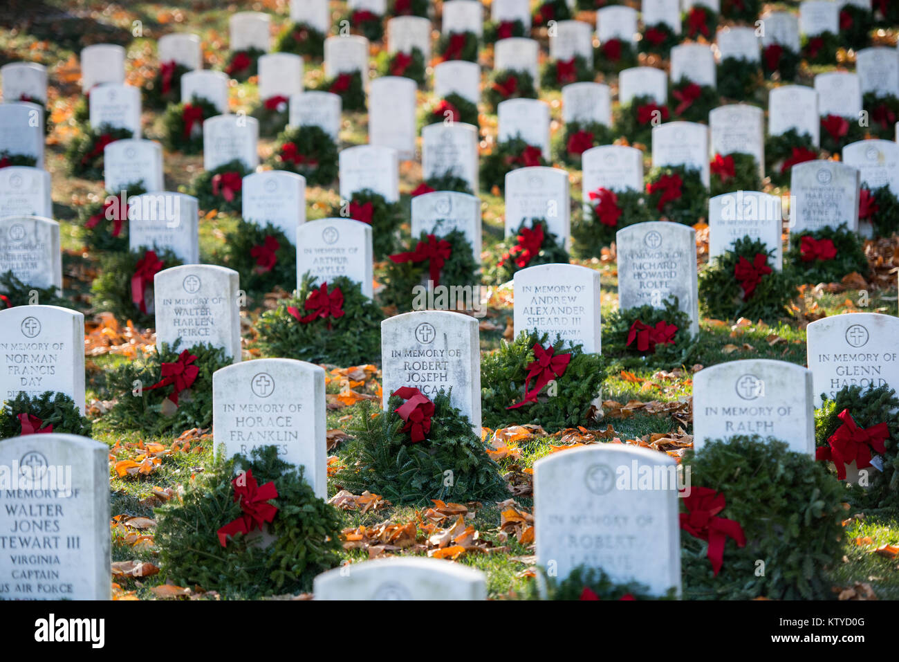 Wreaths sit in front of headstones during Wreaths Across America at the Arlington National Cemetery December 16, 2017 in Arlington, Virginia. Stock Photo