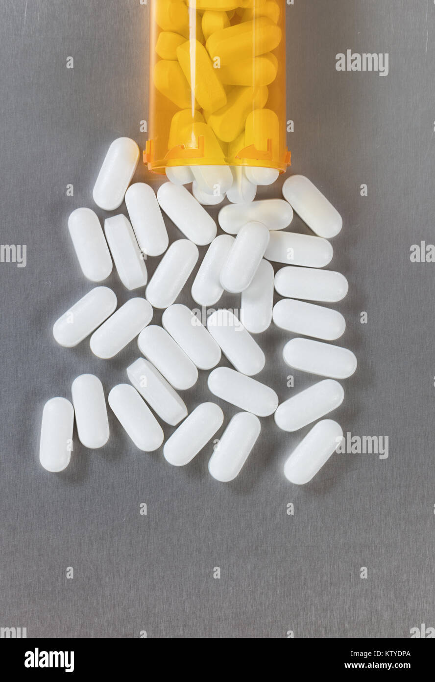 Oxycodone tablets hi-res stock photography and images - Alamy