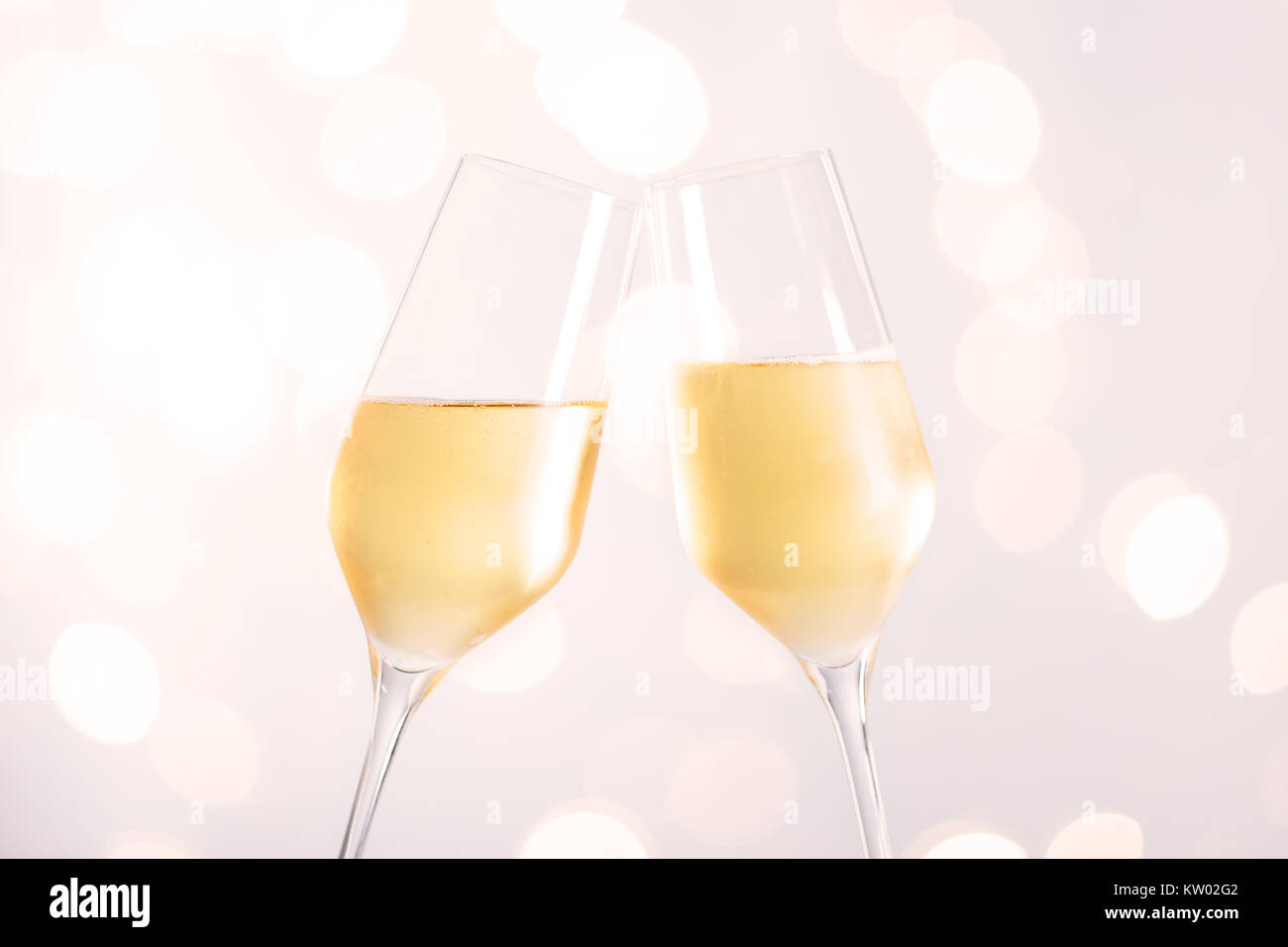 Two champagne glasses splash hi-res stock photography and images - Alamy