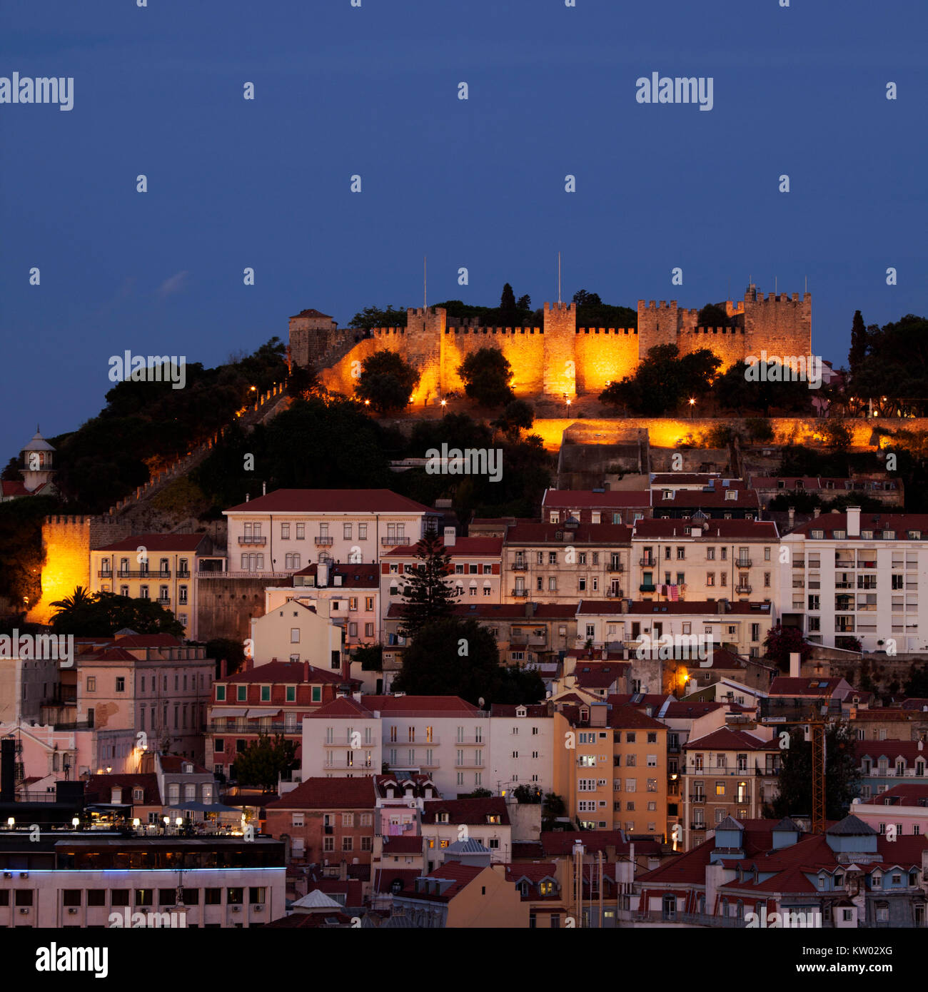 The Castle of St George (Castelo de São Jorge) in Lisbon, Portugal. The hilltop fortress dates from medieval times and is illuminated at night. Stock Photo