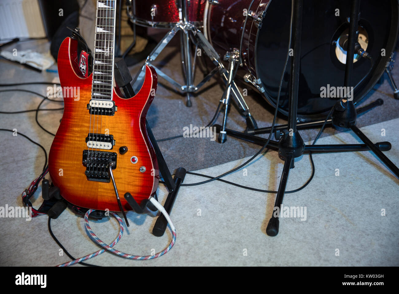 Rock band instruments hires stock photography and images Alamy