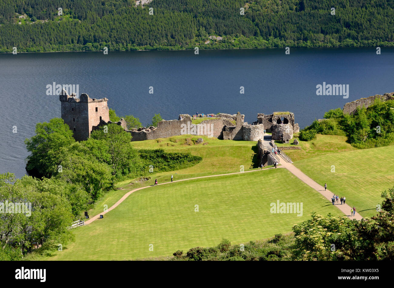 Scotland, highlands, ruined castle Urquhart Castle in the hole Ness