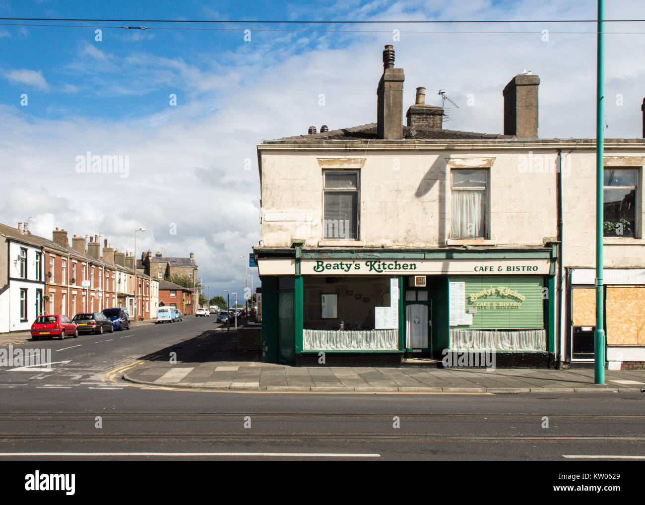 Blackpool, England, UK - August 1, 2015: Beaty's Kitchen cafe and bistro, a traditional Northern English cafe, stands next to an empty boarded-up shop Stock Photo