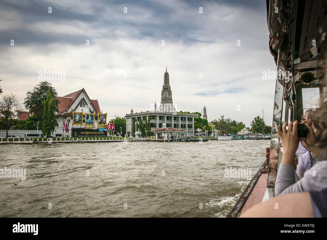 Tourists on ferry boat approaching Wat Arun, Temple of Dawn, Chao Phraya River, Bangkok, Thailand. Stock Photo