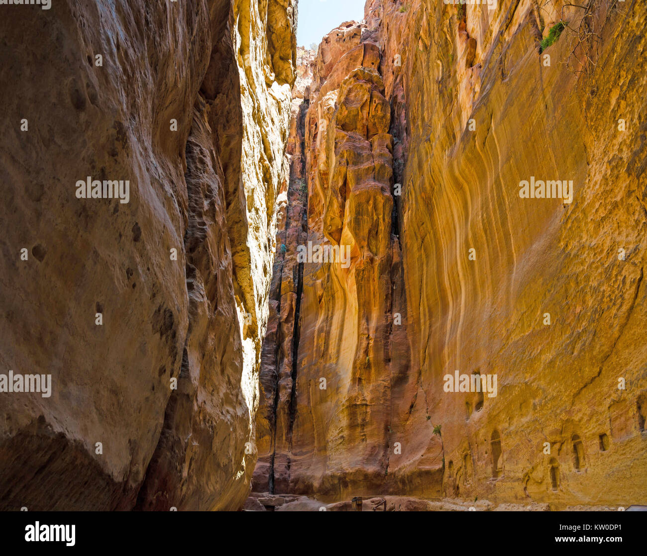 Pathway ancient city petra hi-res stock photography and images - Alamy