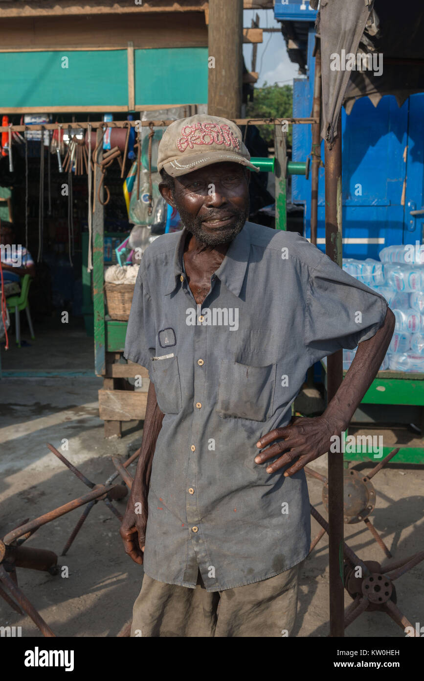 Elderly inhabitant of Jamestown Fishing Village, Jamestown, Accra, Ghana Stock Photo