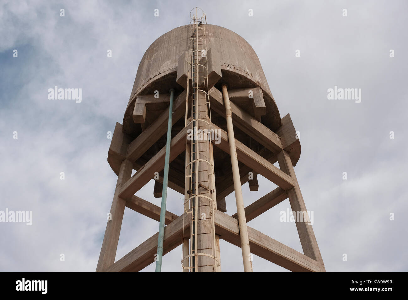 Old concrete water reservoir tower in the agricultural community of Hatzeva located in the western of the Arabah valley known in Hebrew as Arava or Aravah which forms part of the border between Israel and Jordan. Stock Photo