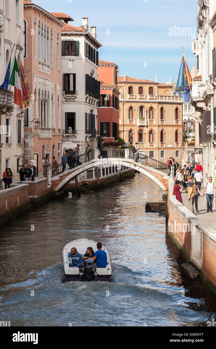 Arched canal hi-res stock photography and images - Alamy