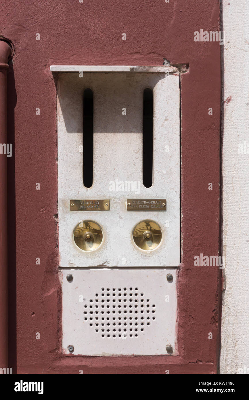 Doorbells at the entrance to appartments in Venice Stock Photo Alamy