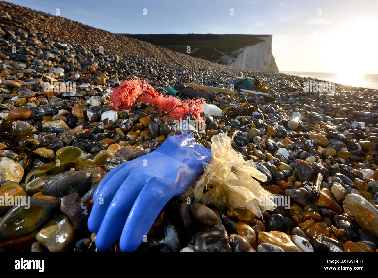 Plastic and rubbish washed up on a beach near the iconic Seven Sisters chalk cliffs in southern England, Cuckmere Haven, East Sussex, UK. Stock Photo