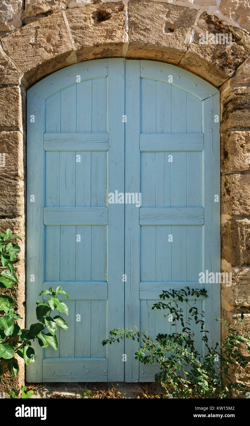 old wooden door in a stone wall Stock Photo - Alamy