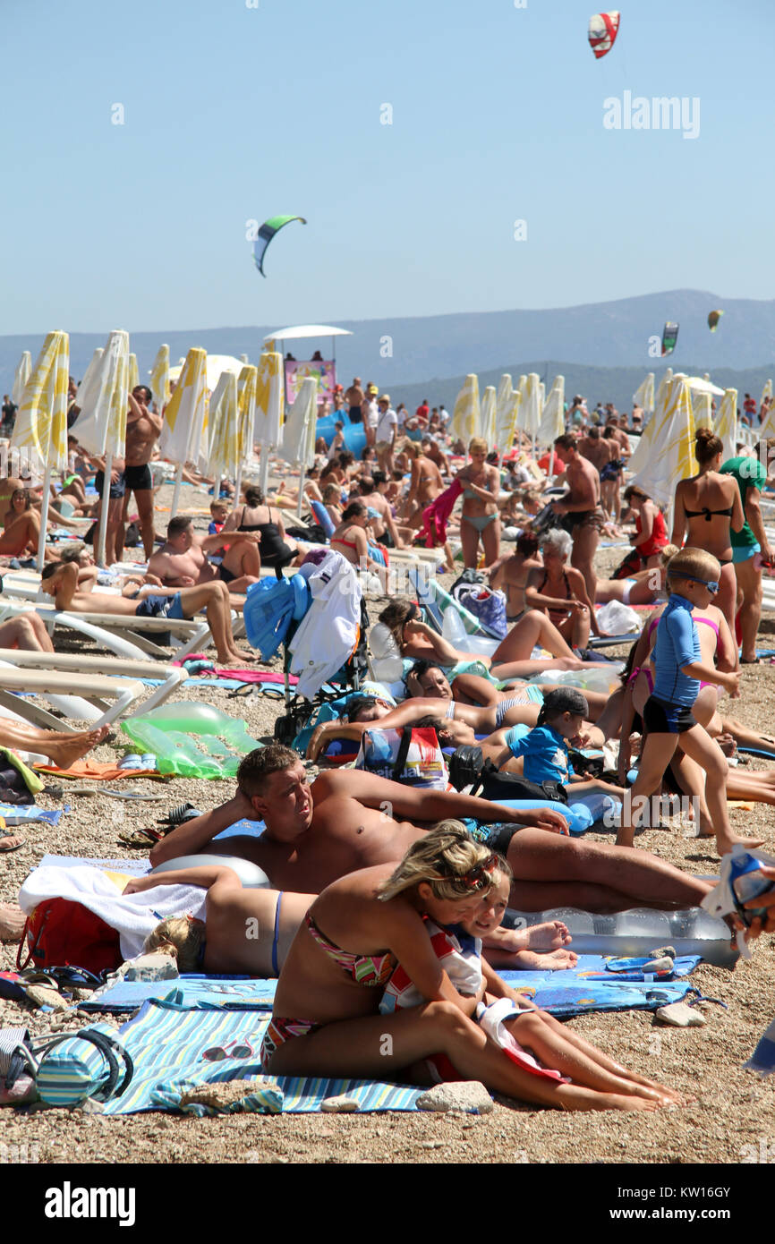 People on the beach Zlatni Rat in Bol, Brach Stock Photo - Alamy