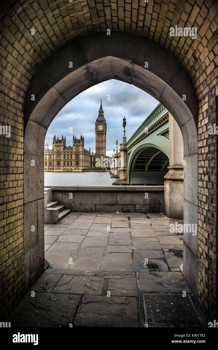 Victorian archway bridge hi-res stock photography and images - Alamy
