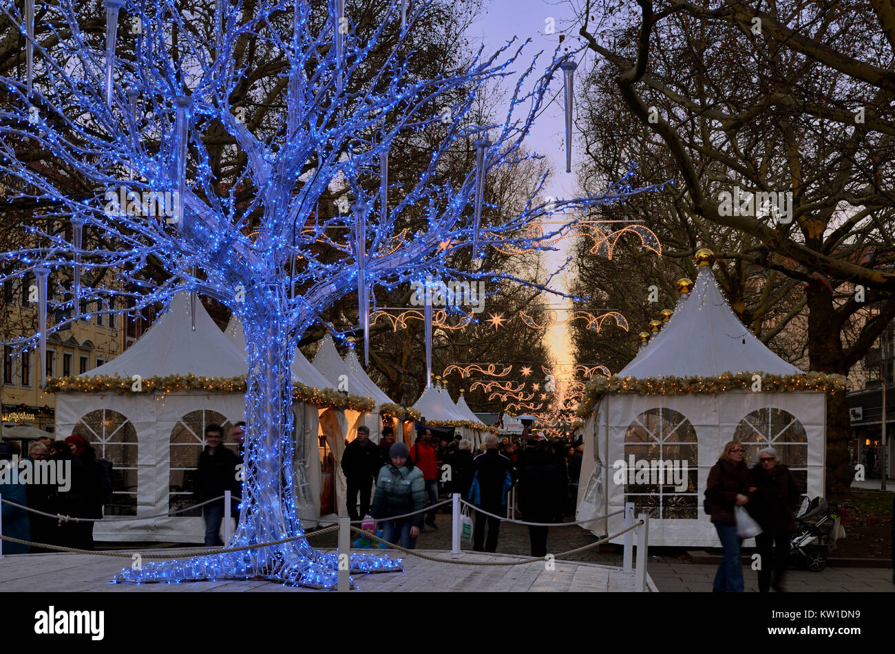 Dresden, Neustadt, Weihnachtsmarkt Hauptstrasse Stock Photo Alamy