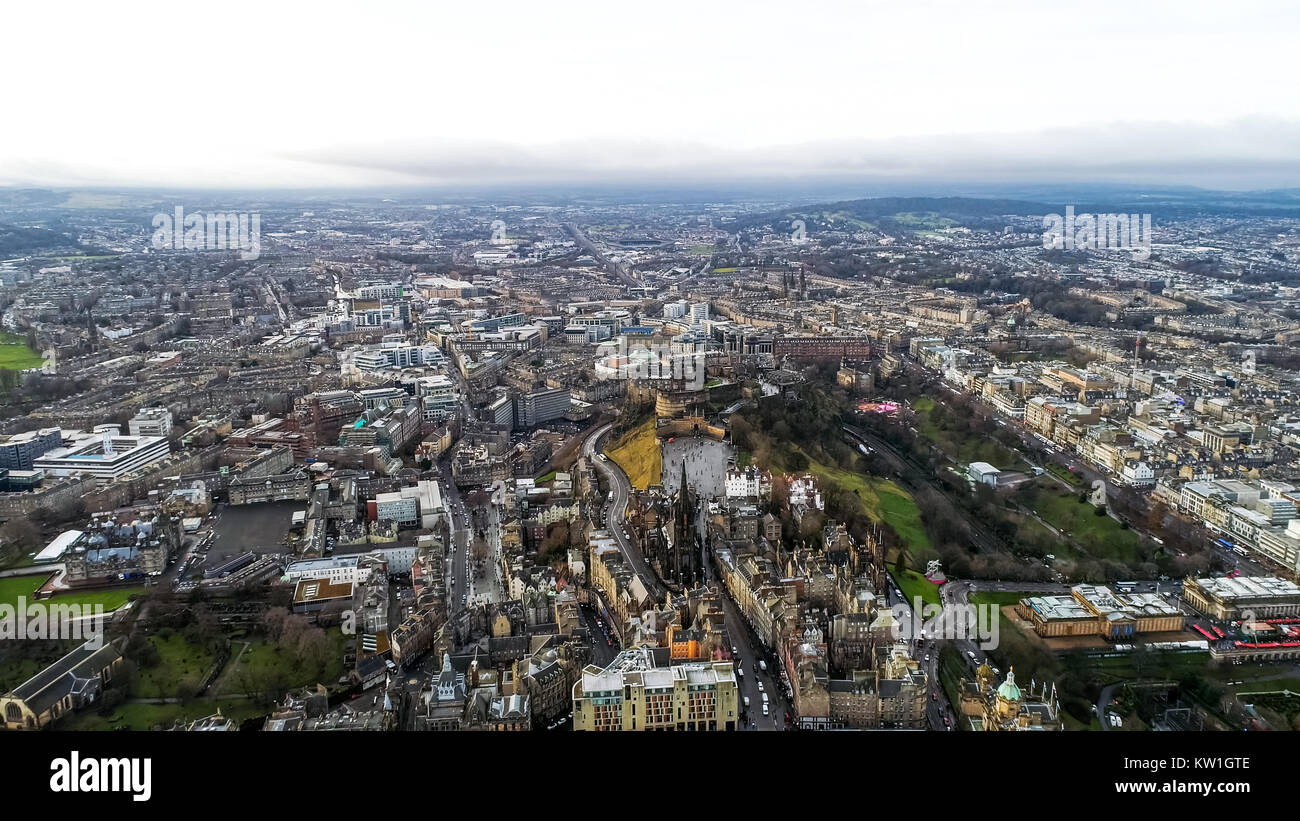 Aerial View of Edinburgh City Town Center feat. Iconic Scottish Landmarks such as Edinburgh Castle, National Museum, The University of Edinburgh UK Stock Photo