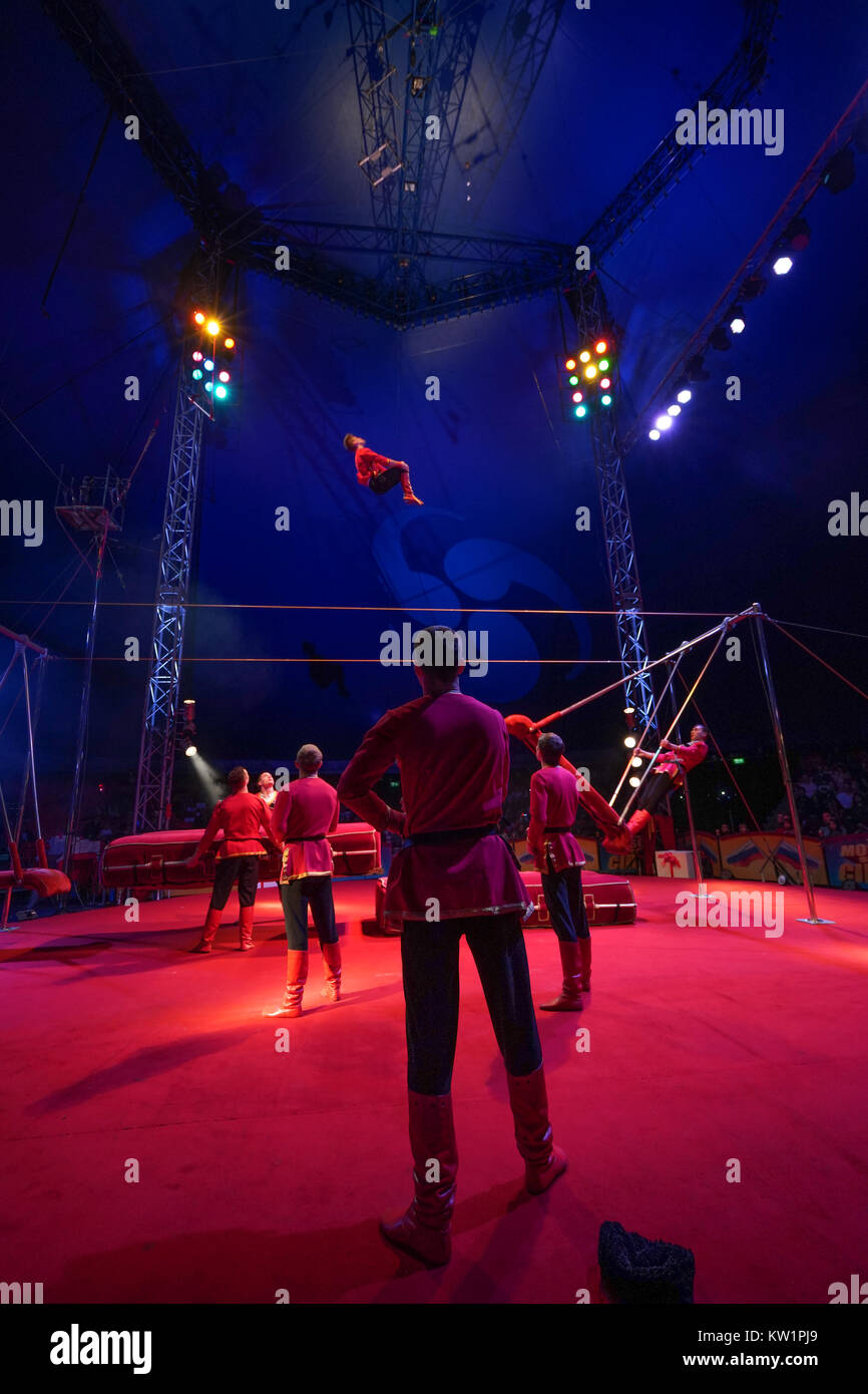 London, UK. 28th Dec, 2017. Acrobats of The Moscow State Circus under the big top in Ealing, London. Photo date: Thursday, December 28, 2017. Credit: Roger Garfield/Alamy Live News Stock Photo