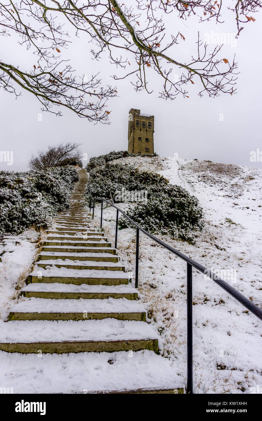 Heavy snowfall Castle Hill, Huddersfield, West Yorkshire, UK. 29th Dec, 2017. Credit: CARL DICKINSON/Alamy Live News Stock Photo