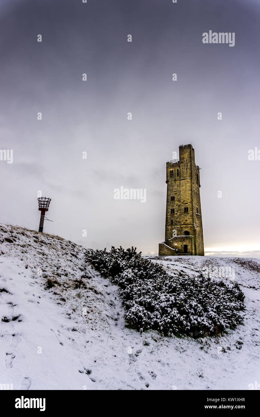 Heavy snowfall Castle Hill, Huddersfield, West Yorkshire, UK. 29th Dec, 2017. Credit: CARL DICKINSON/Alamy Live News Stock Photo