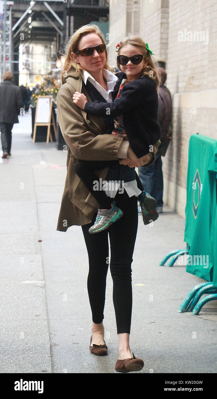 New York, NY, USA. 29th Dec, 2017. Uma Thurman and daughter Rosalind